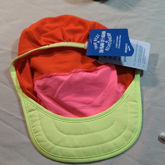 Brooks Cherry Tomatoe And Neo Pink Runners Packable Hat.. New!!!! - Picture 6 of 9